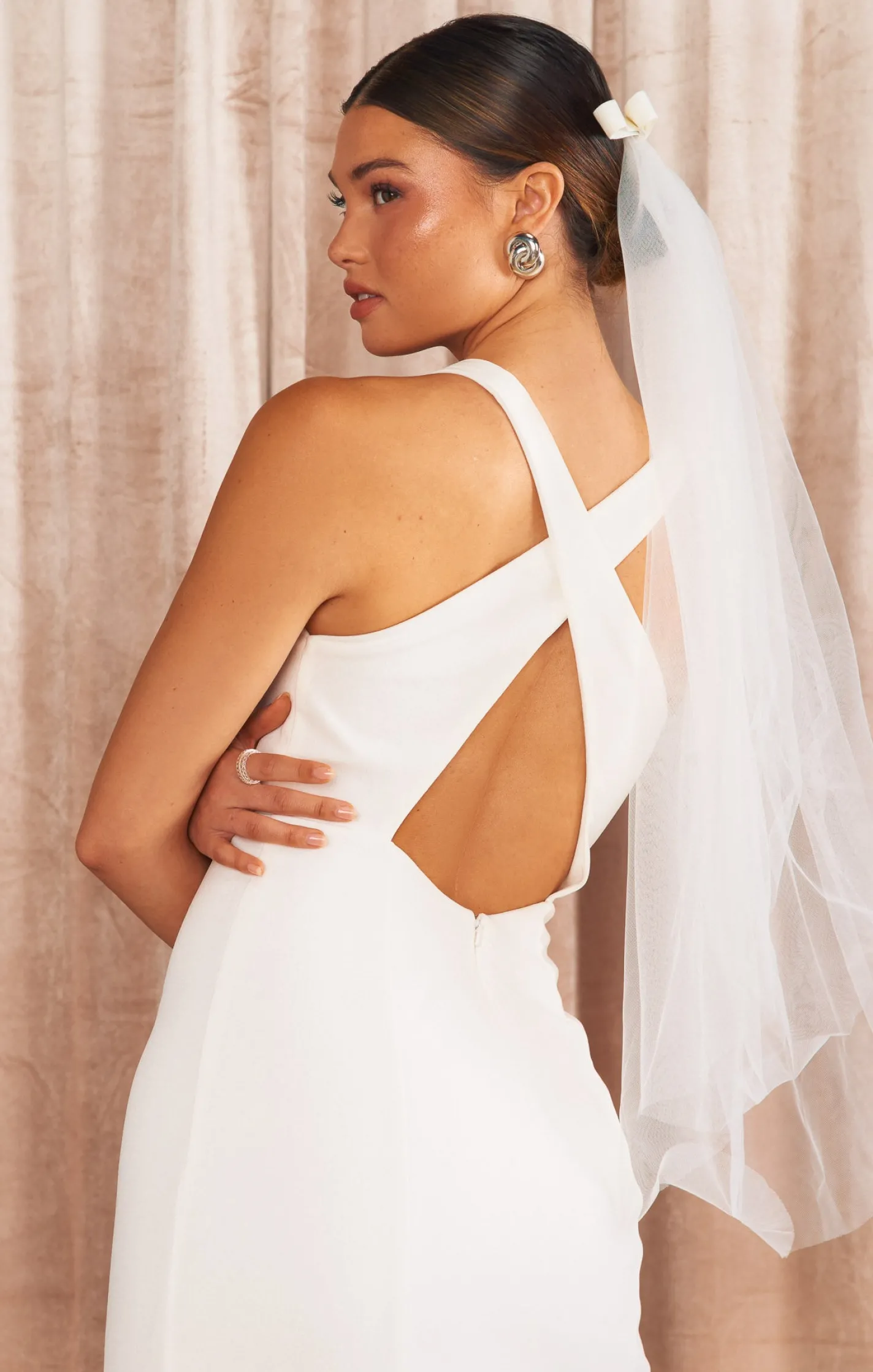 Show Me Your Mumu Ari Bow Veil