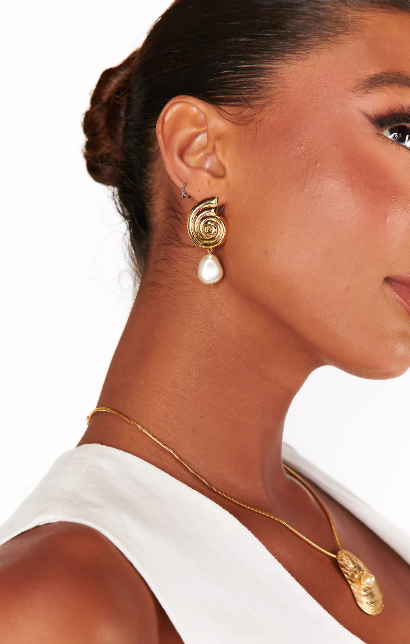 Show Me Your Mumu Faithy Jewels Sarah Shell Pearl Earrings