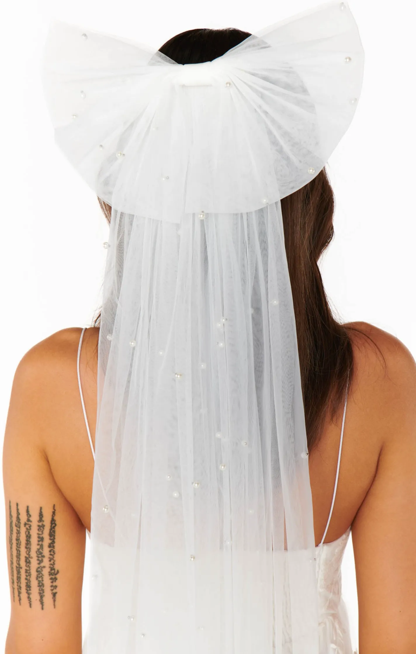 Show Me Your Mumu Pearl Bow Veil