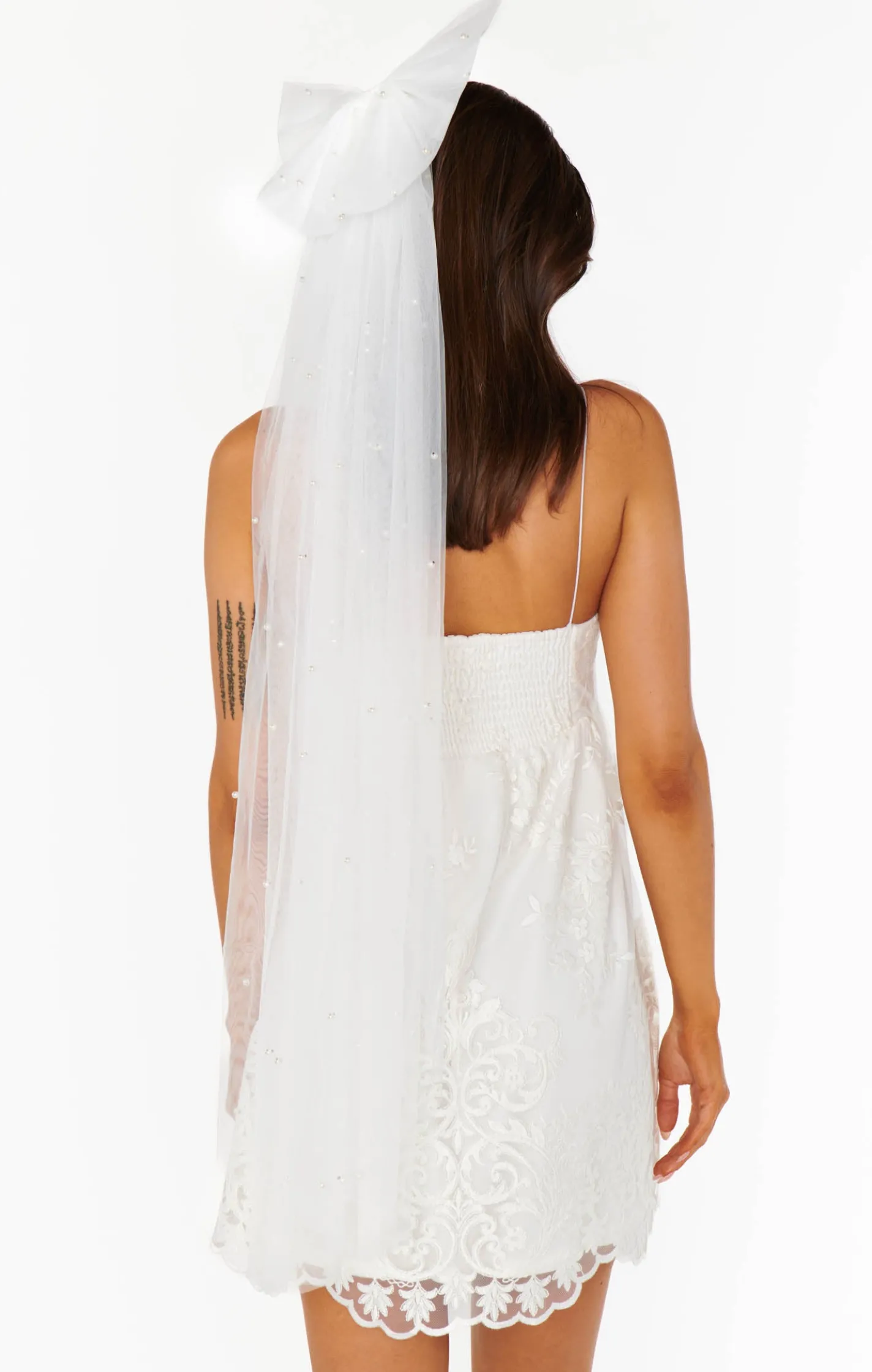 Show Me Your Mumu Pearl Bow Veil